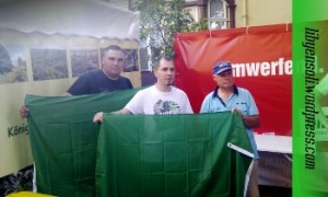 Fahnen gegen den NATO-Terror