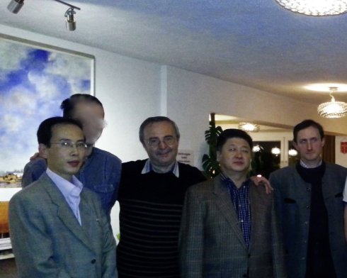 Die Botschaftsvertreter der DVRK und Teile der AIP-Delegation