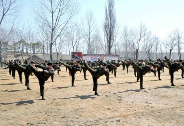 150424 - SK - Die Ehre Koreas - 03 - KVA - Koreanische Volksarmee