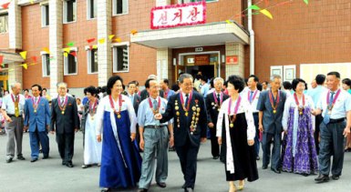 150720 - RS - Teilnahme an den Kommunalwahlen teil - 01 - 김일성종합대학 교육자살림집에서