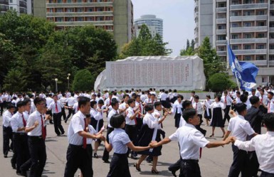 150720 - RS - Teilnahme an den Kommunalwahlen teil - 03 - 김책공업종합대학에서