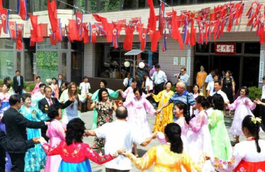 150720 - RS - Teilnahme an den Kommunalwahlen teil - 05 - 평양시 모란봉구역에서