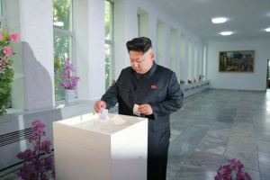 150720 - SK - KIM JONG UN - Genosse KIM JONG UN nahm an den Kommunalwahlen teil - 01 - 경애하는 김정은동지께서 도, 시, 군인민회의 대의원선거에 참가하시였다