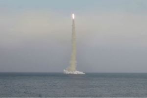 160424 - 조선의 오늘 - KIM JONG UN - Marschall KIM JONG UN leitete einen Unterwasserschießtest der ballistischen Rakete vom strategischen U-Boot - 15 - 전략잠수함 탄도탄수중시험발사에서 또다시 대성공 경애하는 김정은동지께서 시험발사를 현지에서 지도하시였다