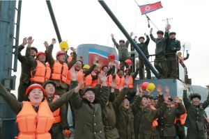 160424 - 조선의 오늘 - KIM JONG UN - Marschall KIM JONG UN leitete einen Unterwasserschießtest der ballistischen Rakete vom strategischen U-Boot - 16 - 전략잠수함 탄도탄수중시험발사에서 또다시 대성공 경애하는 김정은동지께서 시험발사를 현지에서 지도하시였다