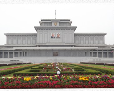 160703 - SK - KIM IL SUNG - Ewiger Vater der Nation - 01 - Sonnenpalast Kumsusan