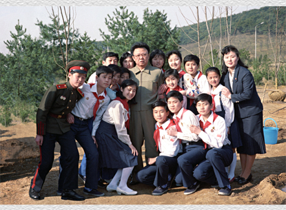161217-sk-genosse-kim-jong-il-lebt-in-den-herzen-der-menschheit-ewig-fort-24