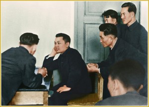 170216-naenara-kim-jong-il-patriot-aller-zeiten-005-mit-den-studenten-der-kim-il-sung-universitaet-februar-1963