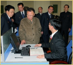 170216-naenara-kim-jong-il-patriot-aller-zeiten-053-in-der-neu-gestalteten-e-bibliothek-der-kim-il-sung-universitaet-april-2010