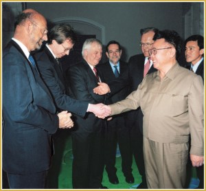170216-naenara-kim-jong-il-patriot-aller-zeiten-088-empfang-der-mitglieder-der-eu-delegation-auf-hoechster-ebene-mai-2001