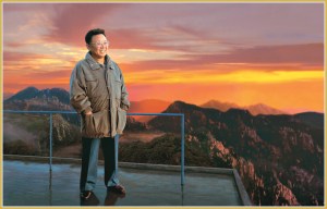 170216-naenara-kim-jong-il-patriot-aller-zeiten-092-beim-anblick-vom-sonnenaufgang-auf-dem-piro-gipfel-im-kumgang-gebirge-sehnt-sich-kim-jong-il-nach-lichtvoller-zukunft-von-songun-korea